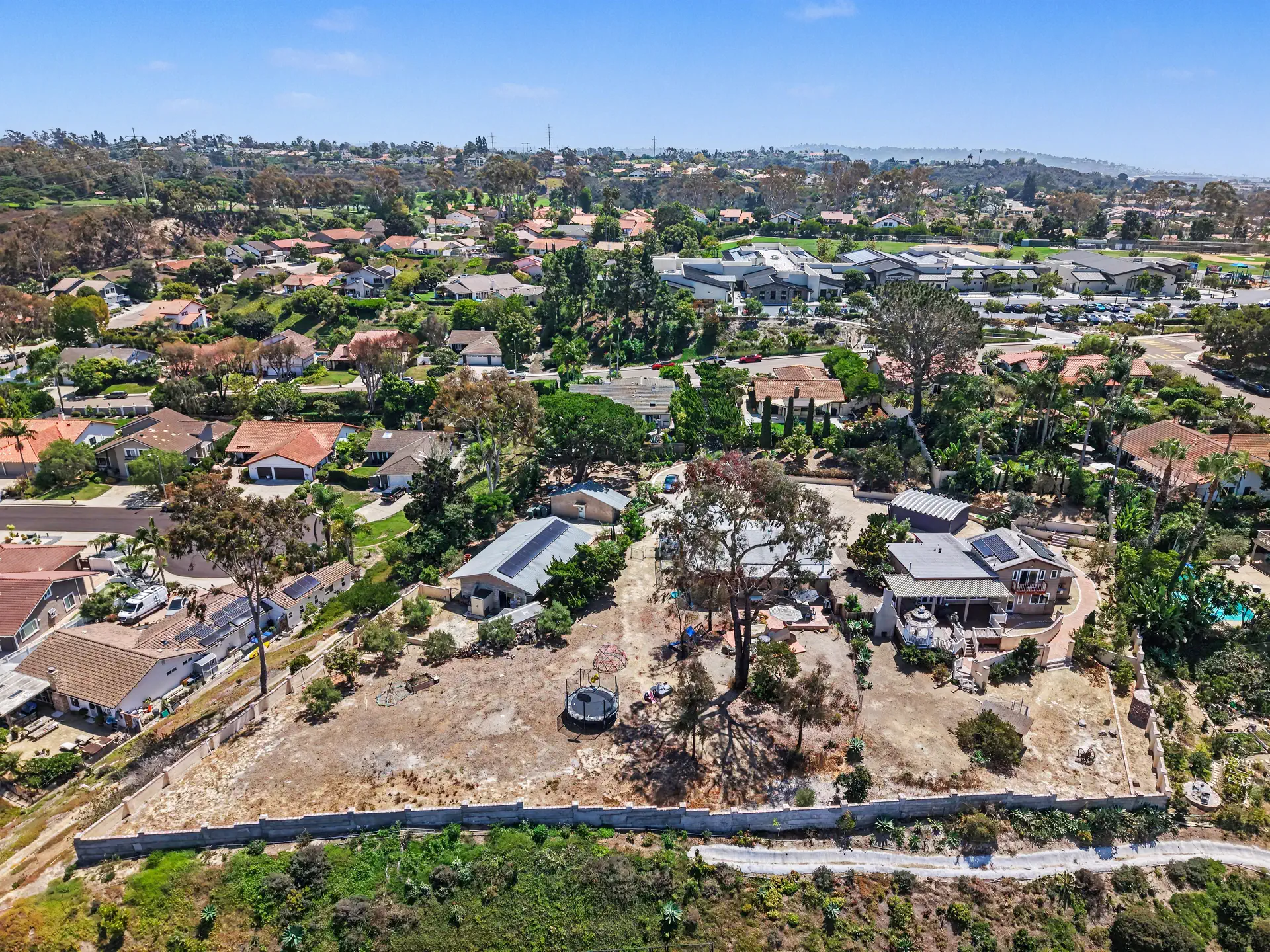Aerial view of the parcel and its neighbours along the ridge.